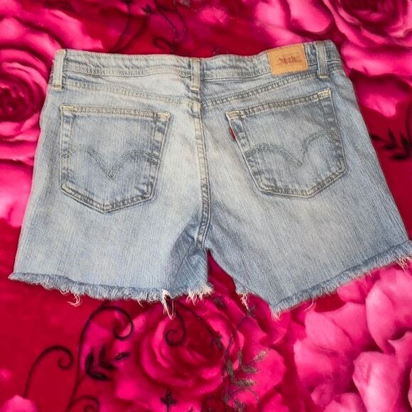 Levi’s Frayed Super Low Denim Shorts Size 11 - Picture 2 of 9